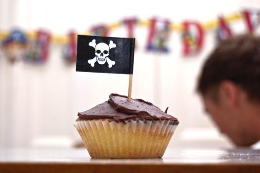 an image of a party pirate cupcake with a skull and crossbones flag.