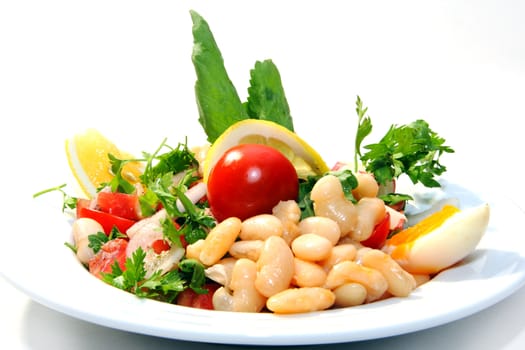 Delicious fresh salad with beans, tomatoes and lemon