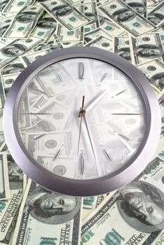 Clock on the 100 dollar banknotes 