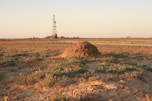Mound in the desert, in the background drilling.