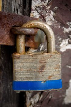 Photo of your standard rusty padlock