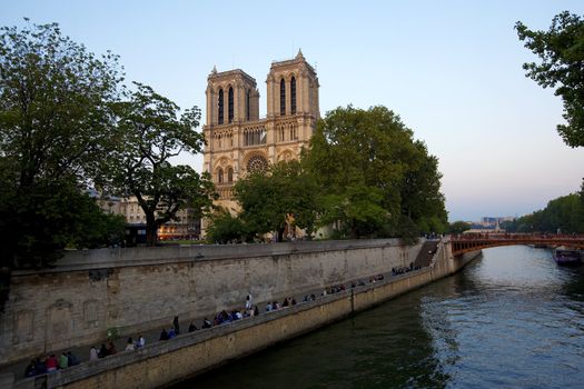 Notre dame da Paris seen from across the Seine river