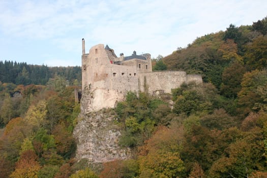 Ruine des alten Schlosses in Idar Oberstein,Deutschland	
Ruins of the old castle in Idar Oberstein, Germany