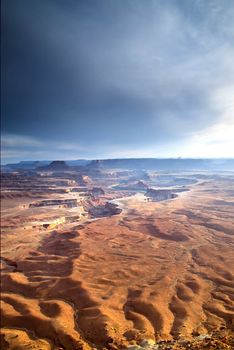 Canyonlands National Park is located in the American state of Utah, near city of Moab and preserves a colorful landscape eroded into countless canyons, mesas and buttes by the Colorado River and its tributaries. The rivers divide the park into four districts: the Island in the Sky, the Needles, the Maze and the rivers themselves.