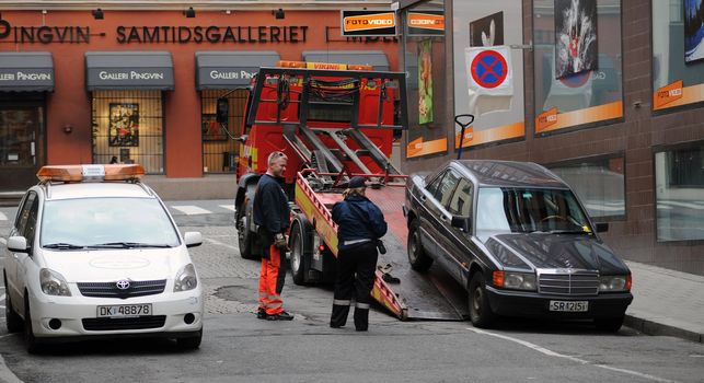 Unlucky driver loses his car