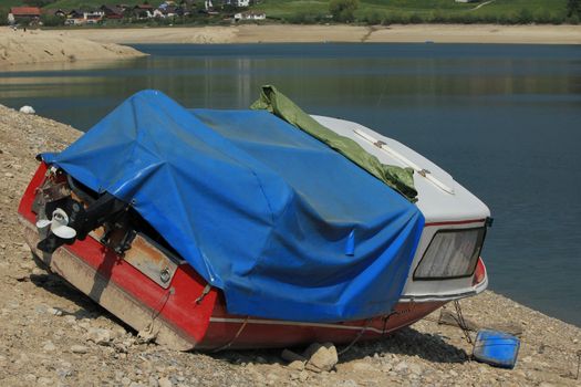 boat red and blue