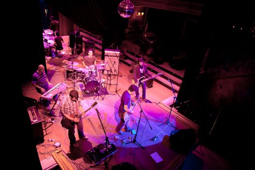 EL PUERTO DE SANTA MARIA, SPAIN - APR 24: Concert of the group of Indie Pop, Champagne on Apr 24, 2009, on the discotheque Mucho Teatro on El Puerto de Santa Maria, Cadiz, Spain
