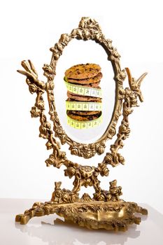 Composition of an ancient mirror accomplished in study