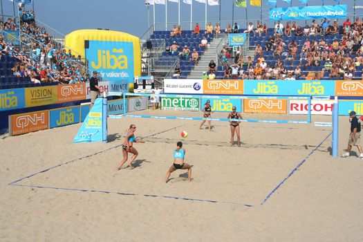 SCHEVENINGEN, HOLLAND - AUGUST 30, 2008: Finals of the Dutch championship beach volleybal in Scheveningen on August 30, 2008