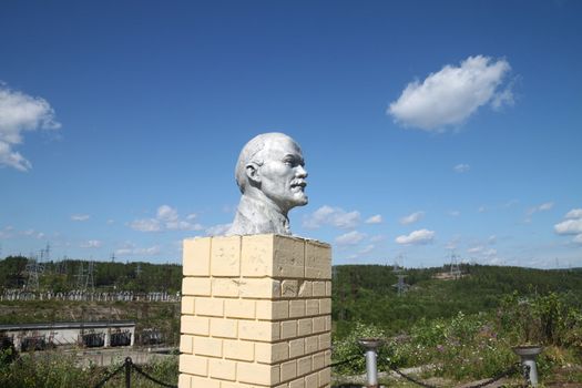 The bust of Lenin on the background of power lines
