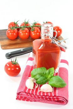 a bottle of tomato ketchup with fresh ingredients
