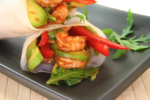 Asian Wrap with king prawns, avocado, red peppers and arugula