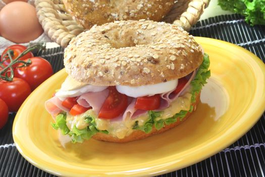 Rye bagel with lettuce, ham and egg