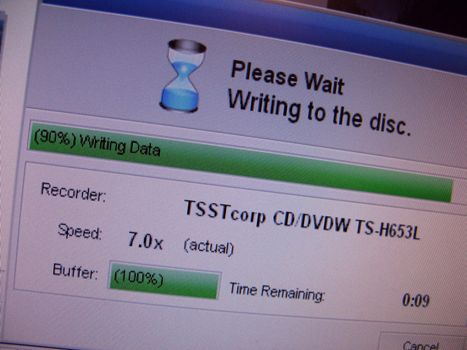 The process screen of data writing to a disc.