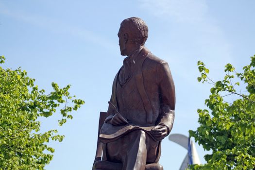 statue at cardiff bay