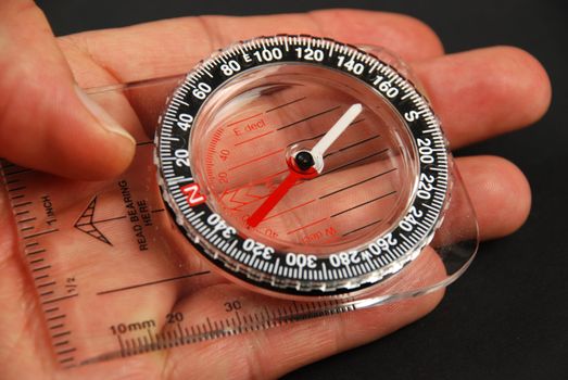 picture ofa magnetic compass