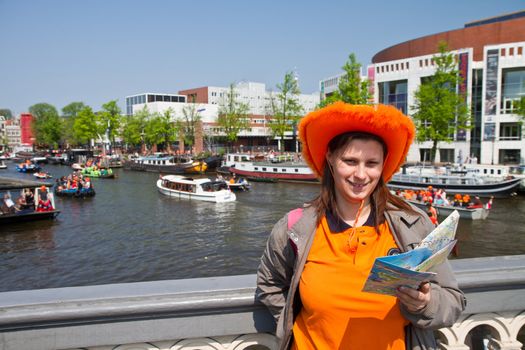 turist in Amsterdam celebrate Queen's Day