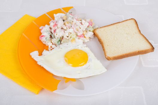 EGG, SALAT  AND TOAST