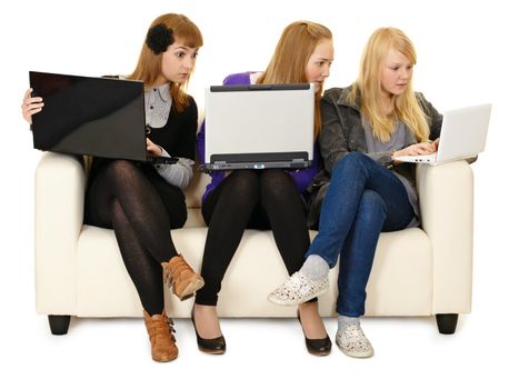 Social networks replace live communication for the youth