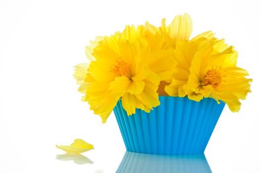 Small bouquet of flowers on an edible content