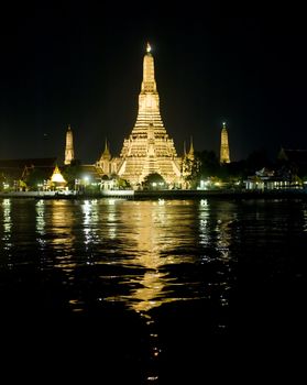 Wat Arun temple across Chao Phraya River in the night