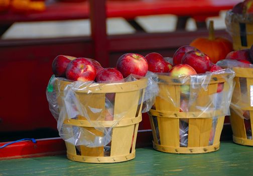 Freshly picked apples for sale at a local farmer's market