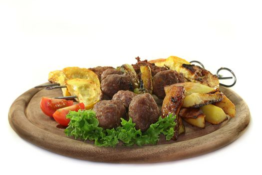 Grill skewers with meatballs, zucchini and bell pepper