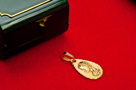 Precious gold pendant of the virgin girl, ideal to give  as a present for the young persons in the first communion