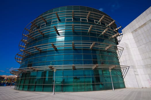 Office building on the basis of large windows and of modern style