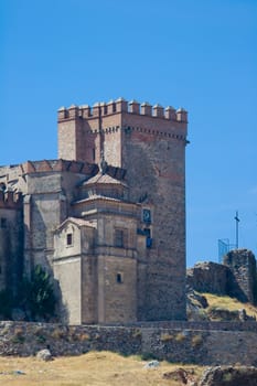 Castle that raise Aracena's city, placed in the mountain range of the same name.