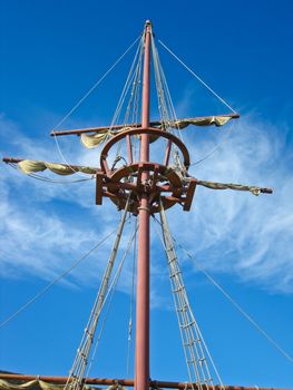 Mainmast of a Spanish galleon, with his scales and sails