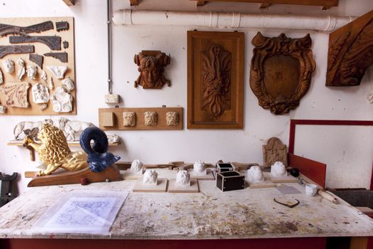 Carve and sculpture studio at the Batavia Wharf