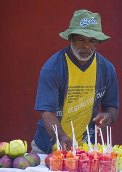 CARTAGENA DE INDIAS , COLOMBIA - DEC 21:Unidentified colombian man sell fruits in the street of Cartagena de Indias on December 21 2010