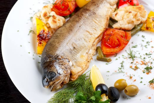 trout fish baked with pepper, string beans, tomato and cauliflower