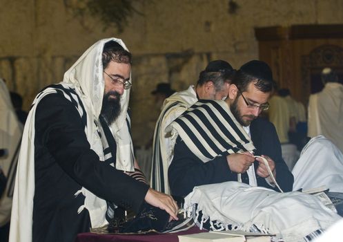 JERUSALEM - SEP 26 : Jewish men prays during the penitential prayers the "Selichot" , held on September 26 2011 in the "Wailing wall"  in  Jerusalem , Israel 