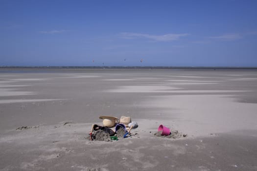 Summer hats and toys on the beach