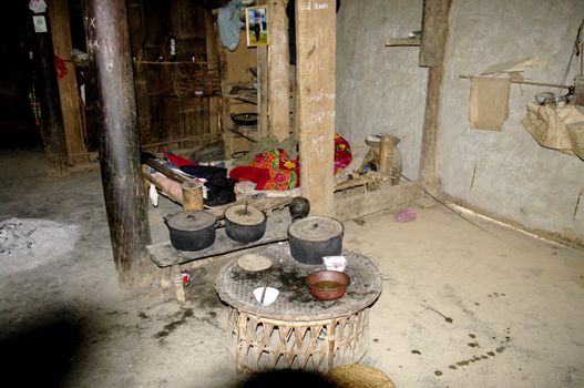 The "Hmong" are a very poor tribe of northern Vietnam.






The "Hmong" are a very poor tribe of northern Vietnam.






Interieur de le maison Ethnie Dao