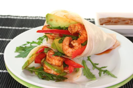 Asian Wrap with king prawns, avocado, red peppers and arugula