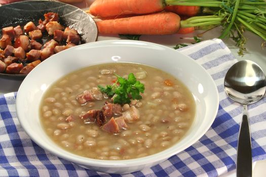 white beans with fried bacon and fresh parsley