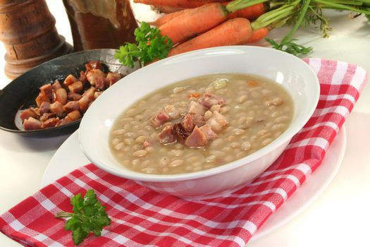 white beans with fried bacon and fresh parsley