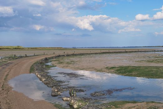 Curving causeway