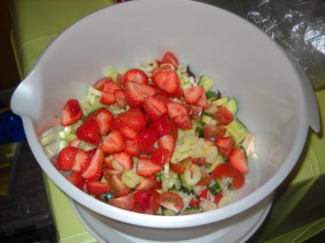 Strawberries in salat