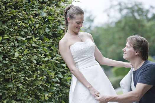 pictures shooten on a wedding day from newly weds at a park