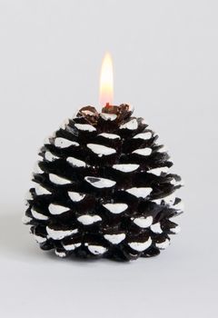 Nice burning decorative candle made of small wooden concordance.