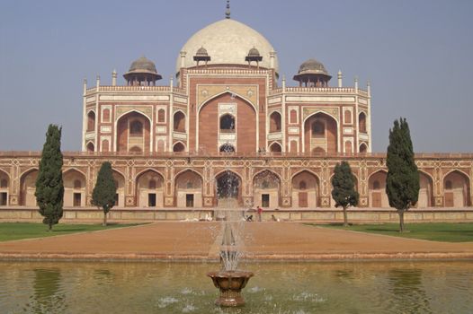 Humayun's Tomb. Islamic mausoleum. Large red sandstone building decorated with inlaid white marble and topped with white marble dome. Delhi, India