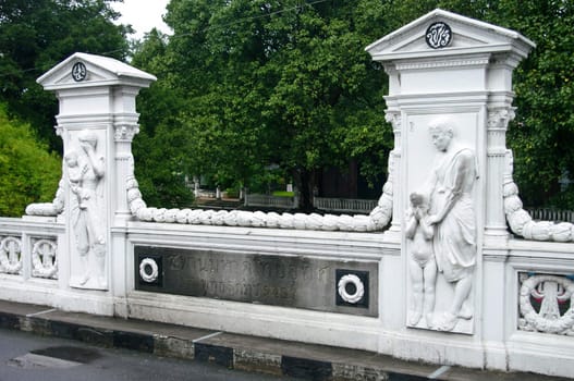 Women and children stucco on bridge, Bangkok, Thailand