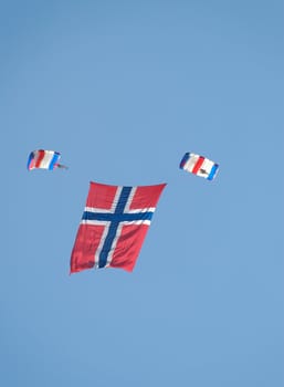 Huge Norwegian flag, carried by two skydivers. This is the same flag as the one used during Olympic games opening in Lillehamer, Norway.
