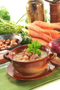 white beans with fried bacon and fresh parsley