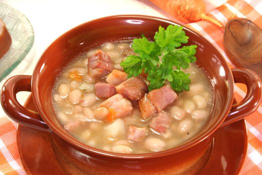 white beans with fried bacon and fresh parsley