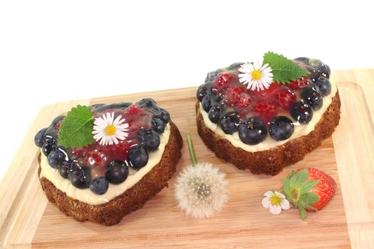 heart-shaped wild berry tarts with berries, lemon balm and Daisy